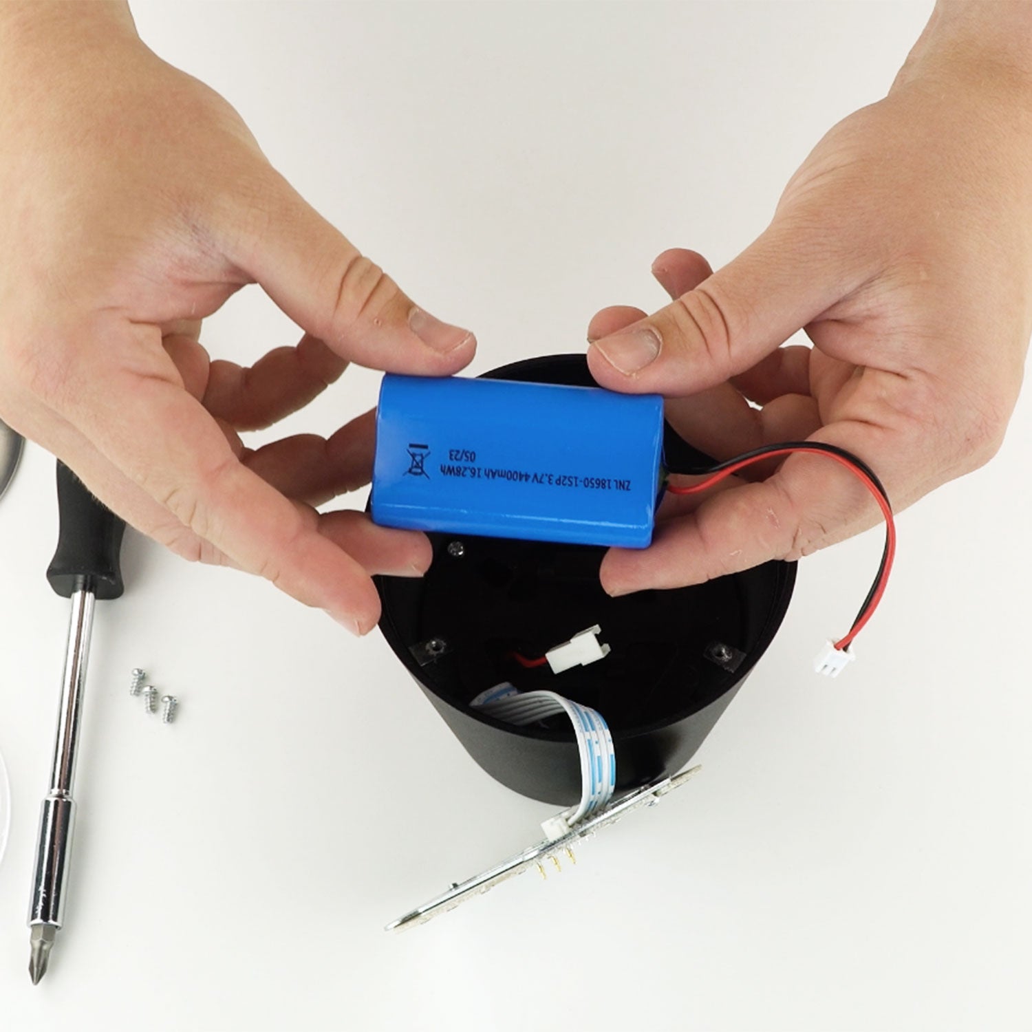 Step fĂĽr Step Anleitung fĂĽr den Akku-Tausch der Sigor Nuindie