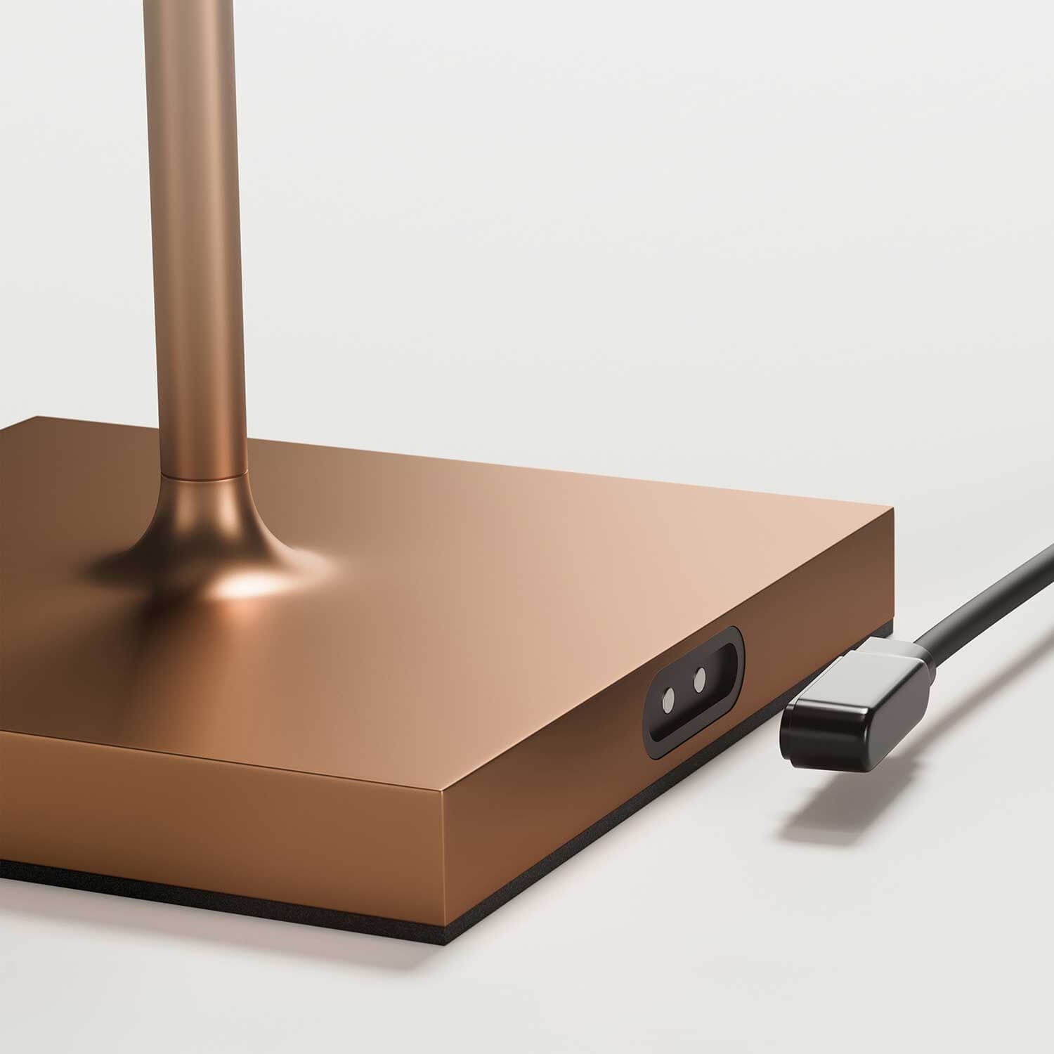 Mit Easy-Connect oder USB-C lässt ist die Akku-Tischleuchte schnell und einfach wiederaufladbar