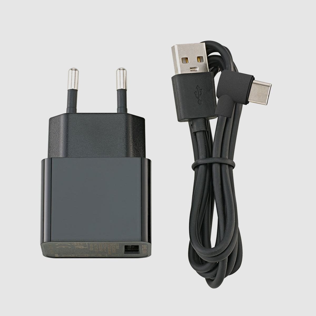 Sigor Nuindie USB-C-Ladekabel mit gewinkeltem Stecker (L-Form) in Schwarz, mit USB-Netzteil