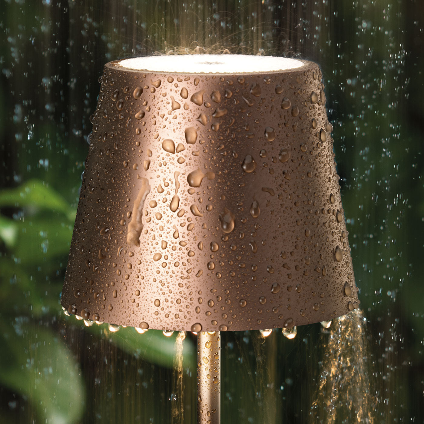 Akku-Tischleuchte Sigor Nuindie ist regenfest nach IP54 #Farbe_Bronze