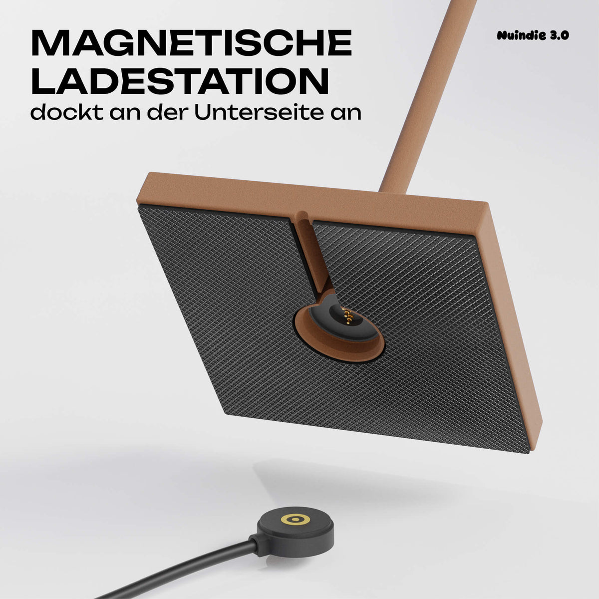 Einfach zu laden: Sigor Nuindie 3.0 Akku-Tischleuchte mit dem magnetischen Ladestecker in #Farbe_Mokkabraun