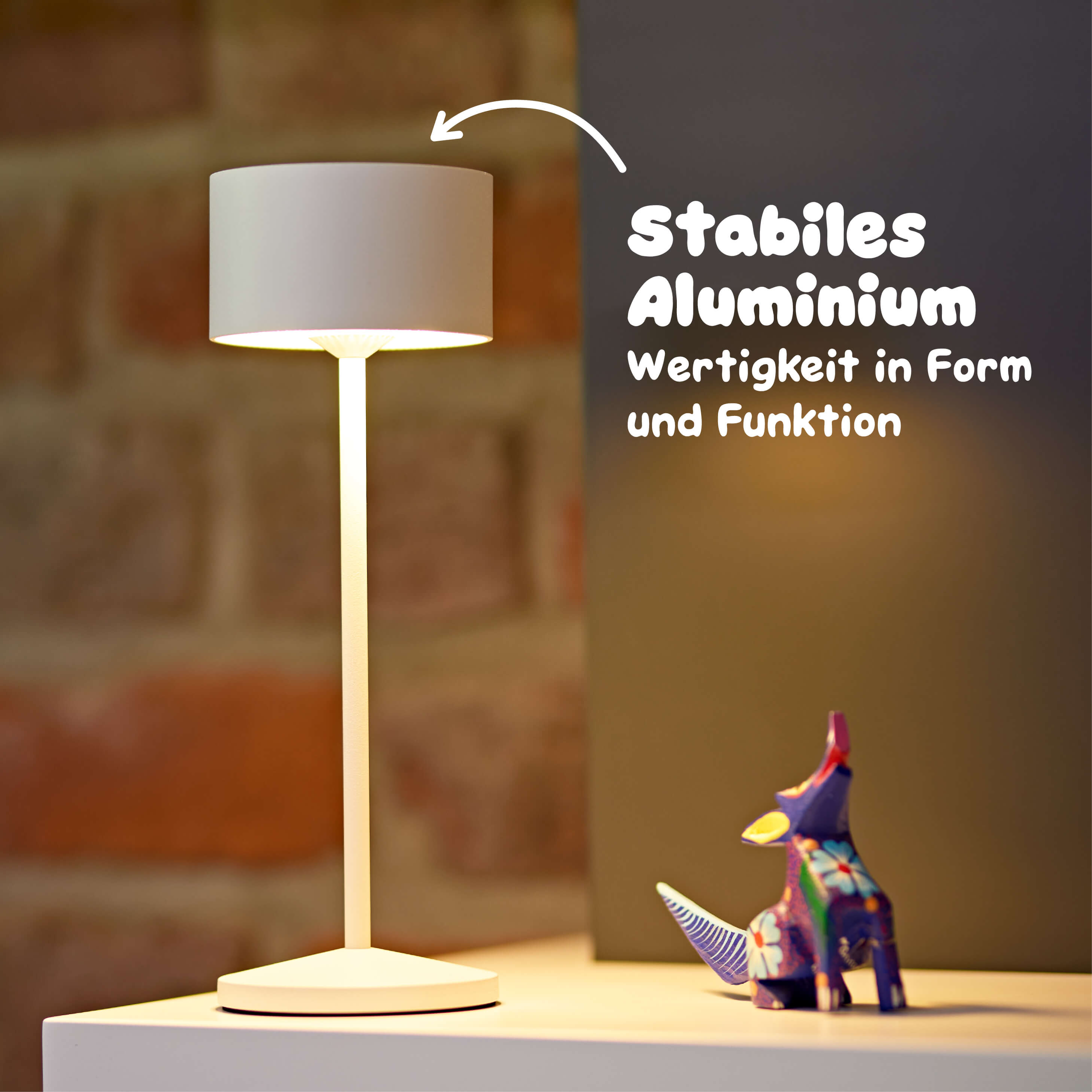 Die Sigor Veluna Akku-Tischleuchte mit stabilem Aluminiumgehäuse steht sicher und verzichtet auf Plastik #Farbe_Schneeweiss